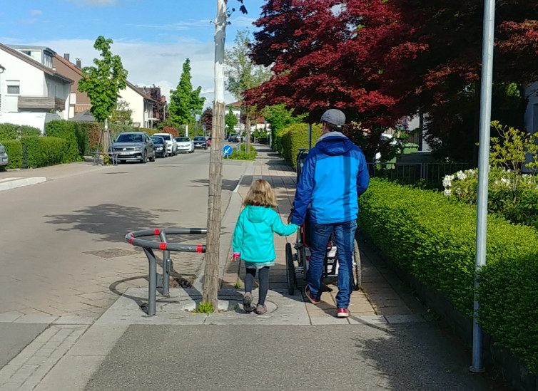 Maßnahme für mehr Platz zum Gehen in der Gemeinde Pleidelsheim.